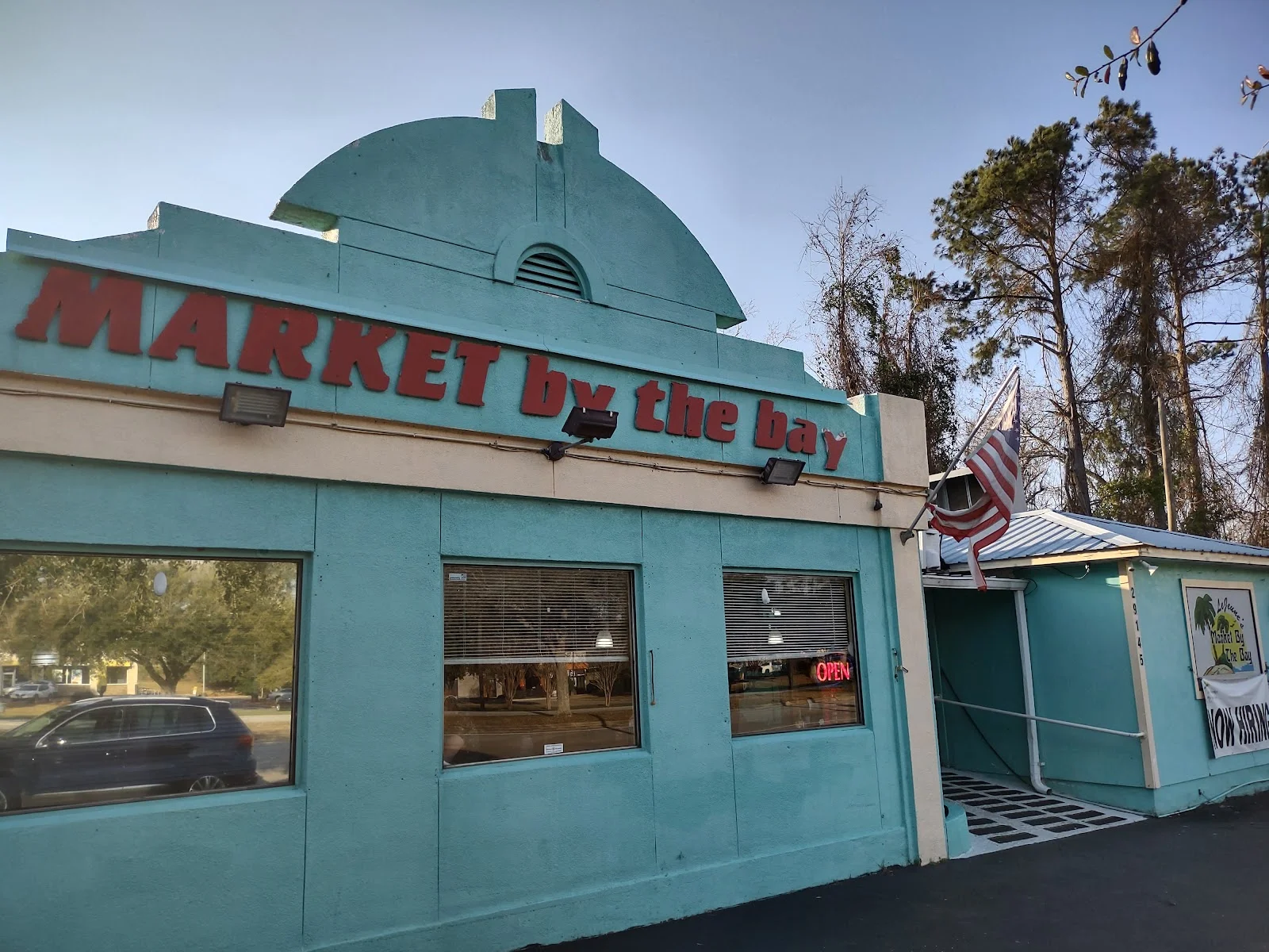 MARKET BY THE BAY, Daphne