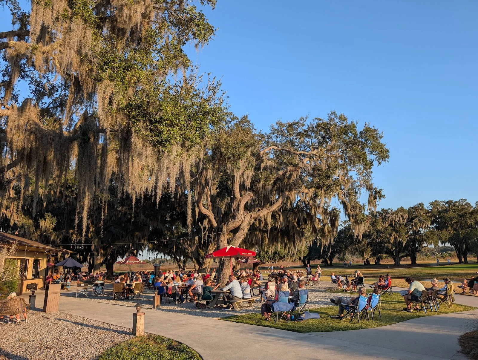 Ednas' On The Green