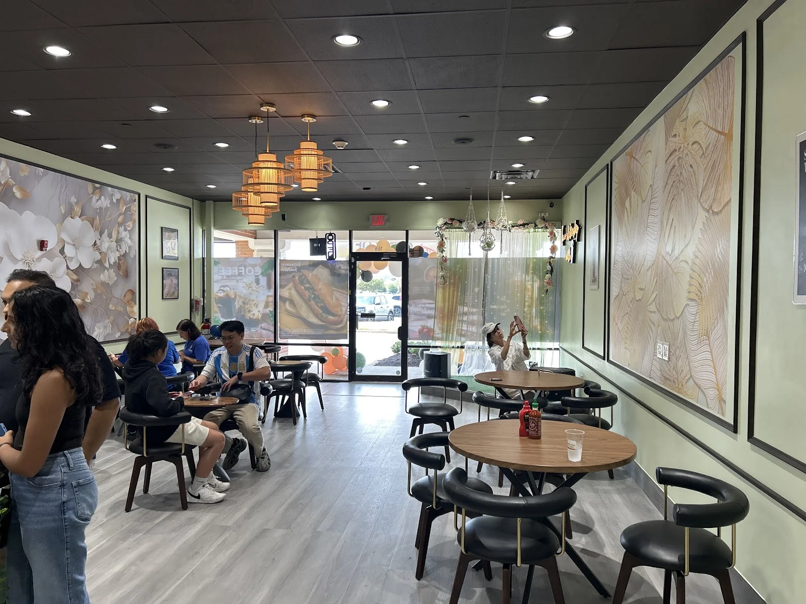 Supreme Tea & Banh Mi