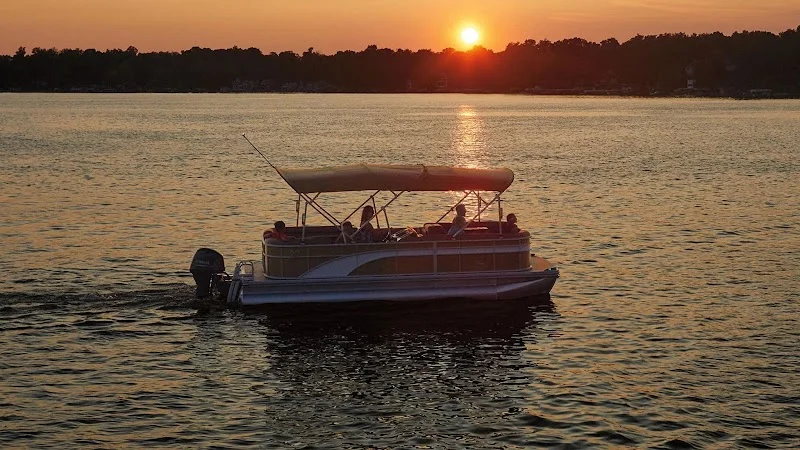 Black Bear Pontoon Rentals - outdoor-recreation in Lac du Flambeau