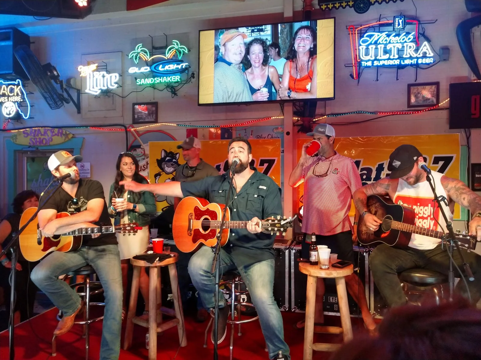 Sandshaker Lounge - Bar in Pensacola Beach