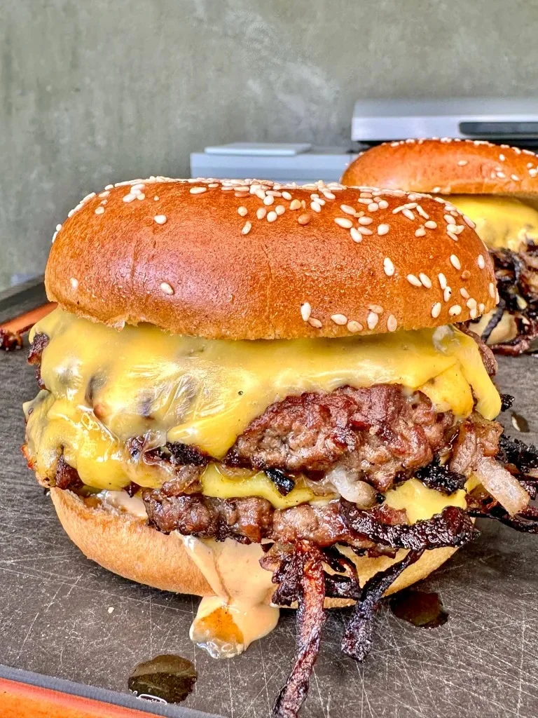 WILLIES FAMOUS Burger & Fries