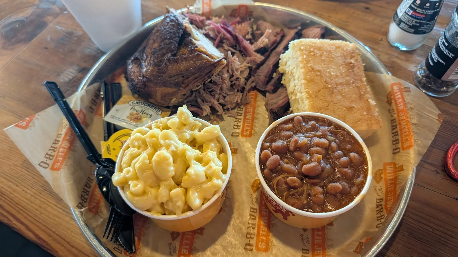 Willie Jewell's Old School Bar-B-Q