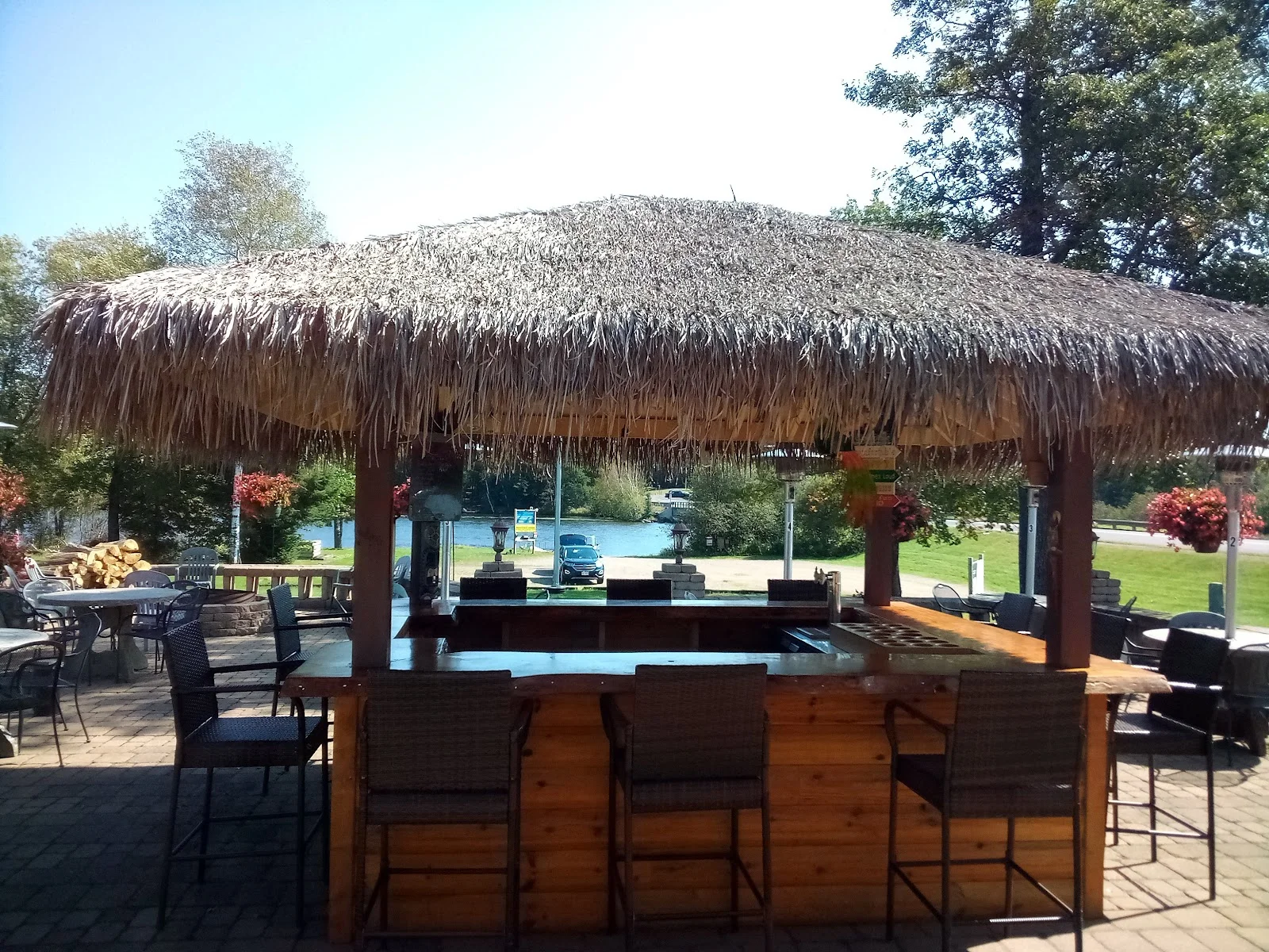 Bottoms Up Bar & Grill
